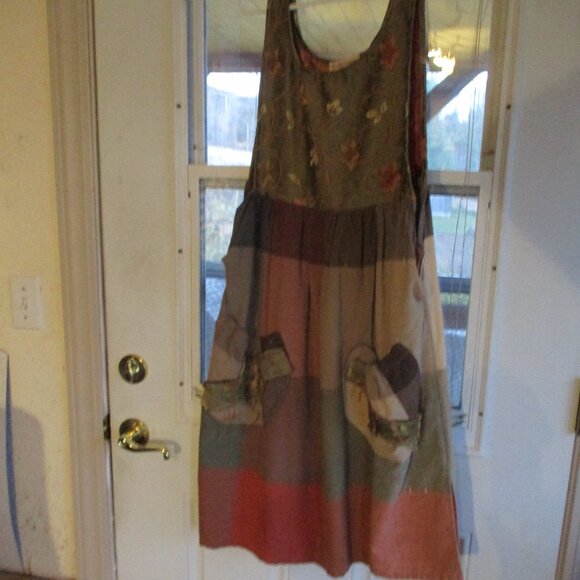Pinafore/Apron/ Over- dress upcycled linen tablecloth and brocade - Picture 2 of 9